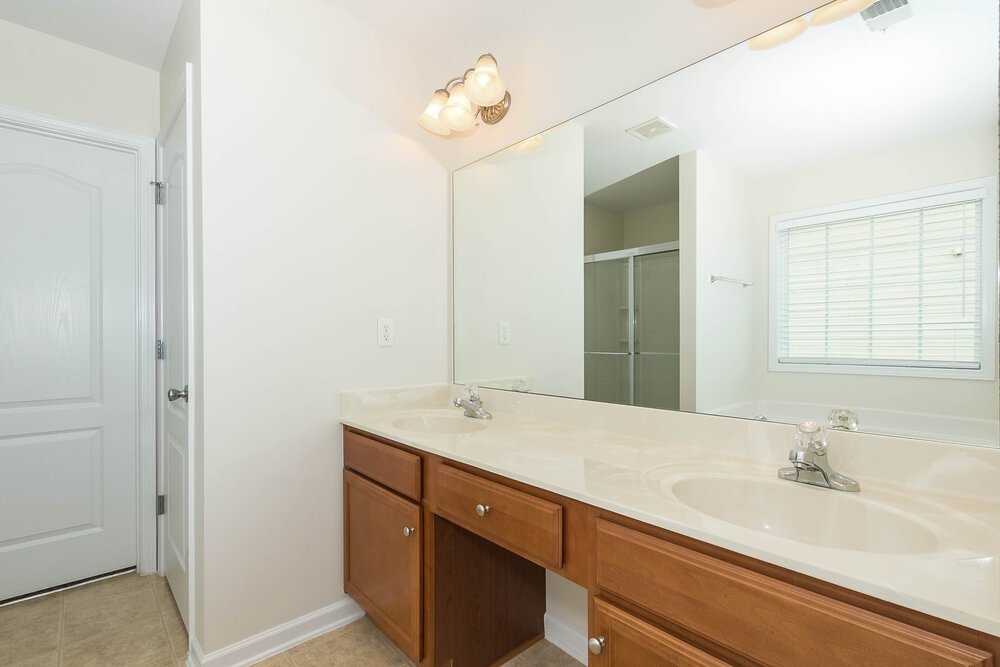 4-Bed Rental on 250 Lantana Dr photo 9