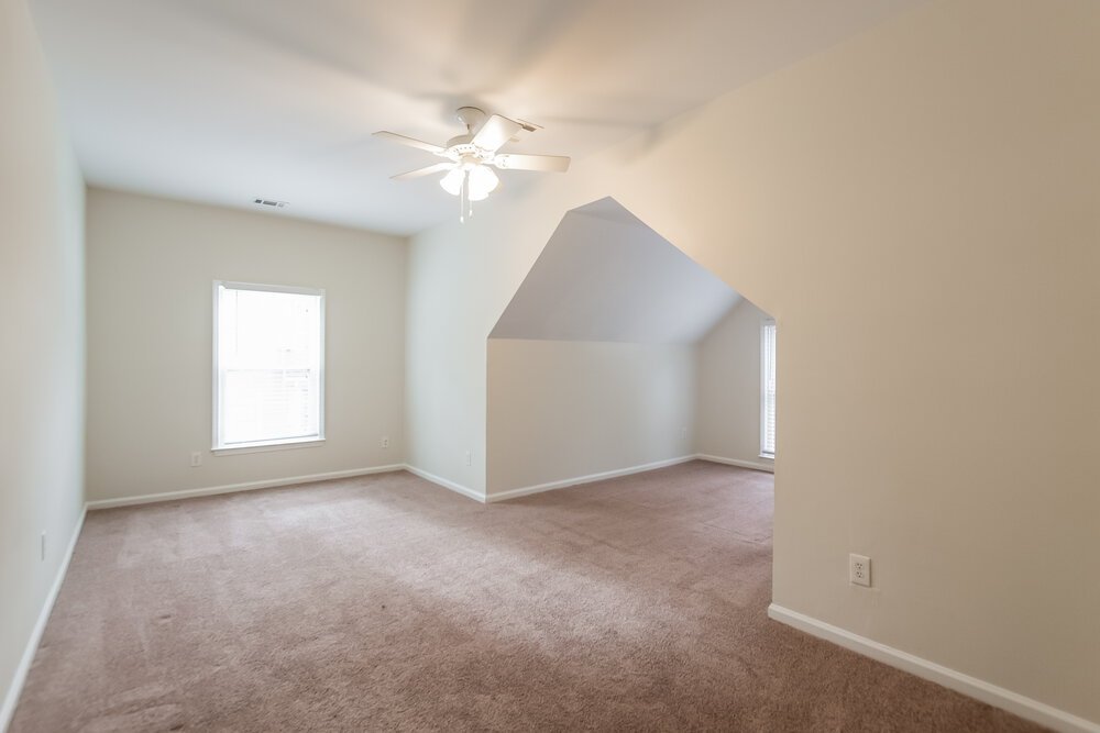3-Bed Rental on 4118 Huntcliff Dr photo 9