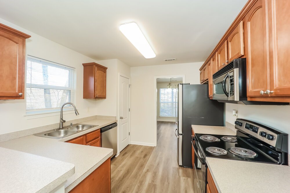 4-Bed Rental on 18 Forrest Ln photo 9
