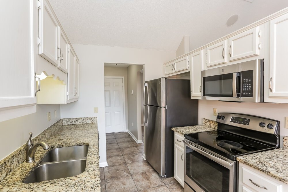 3-Bed Rental on 6688 Ross Manor photo 9