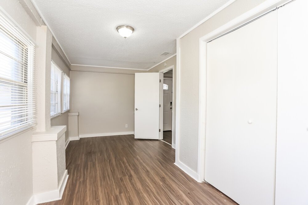 4-Bed Rental on 2839 Spring Park photo 9
