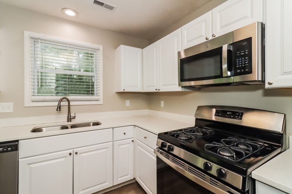 3-Bed Rental on 876 Highland Ter photo 10