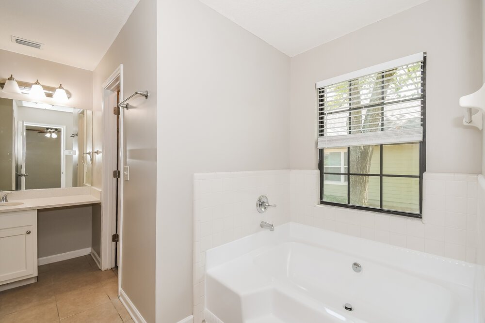 3-Bed Rental on 874 Long Lake photo 10
