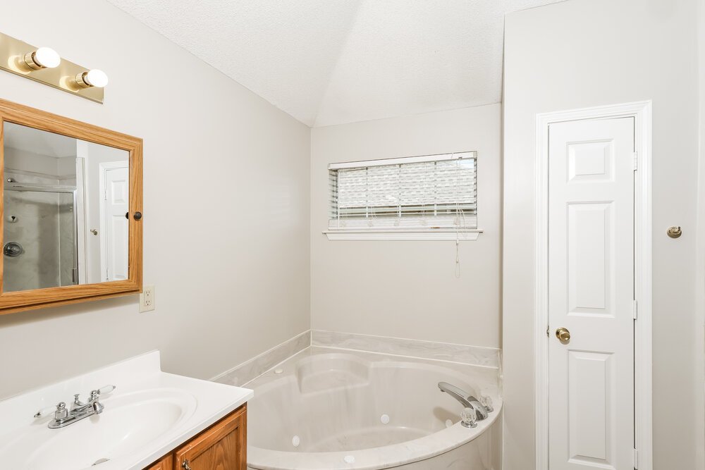 3-Bed Rental on 3846 Walden Meadow photo 10