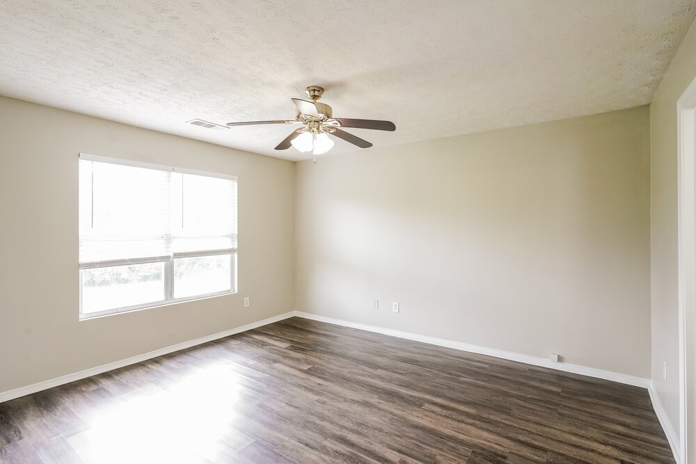4-Bed Rental on 2893 Creekbend Dr photo 10