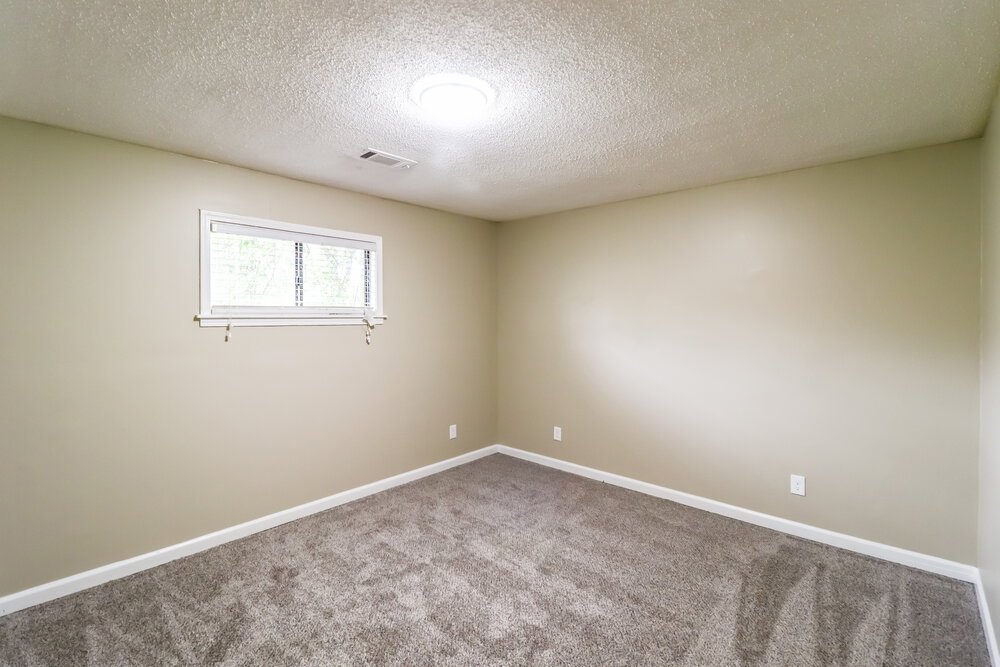 5-Bed Rental on 4784 Ross Rd photo 10