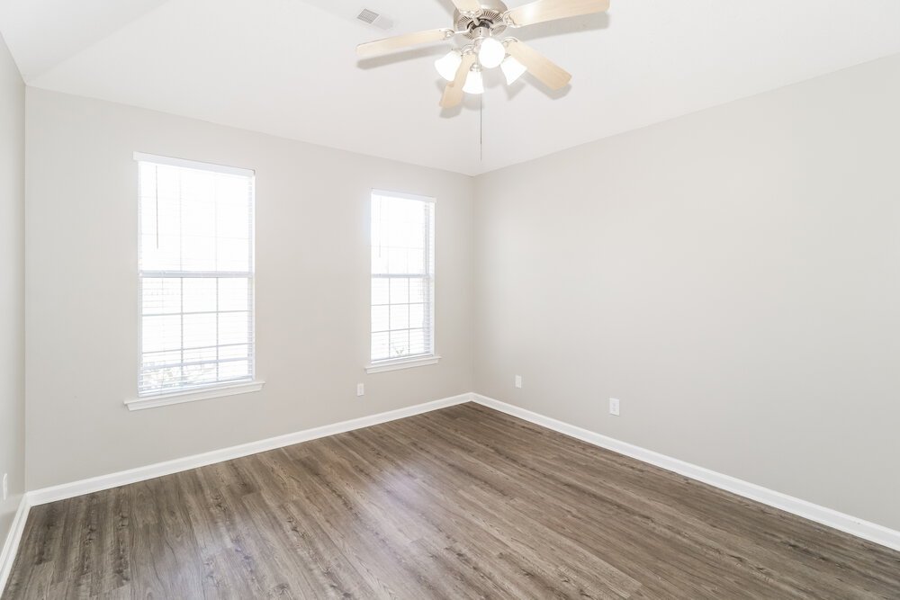 3-Bed Rental on 10093 Woodland Hills photo 10