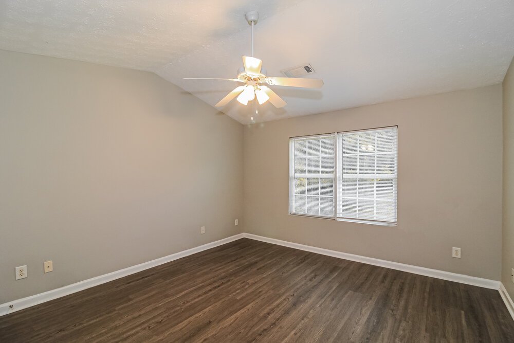 3-Bed Rental on 20 Carver Dr photo 10