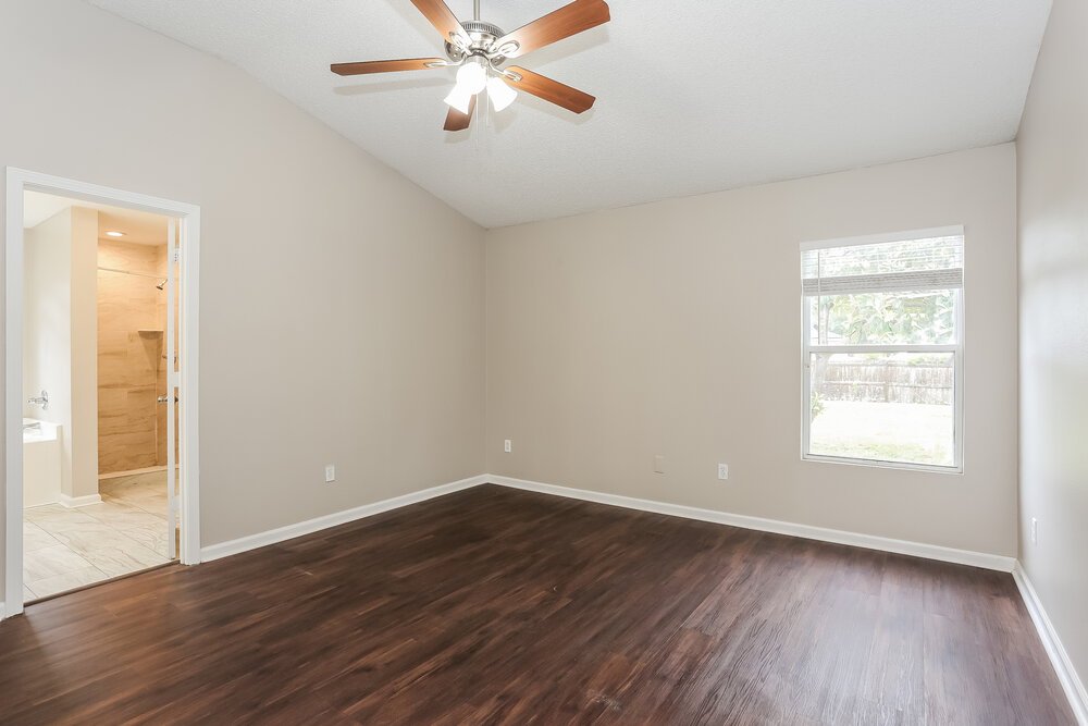 4-Bed Rental on 8628 Springtree Rd photo 10