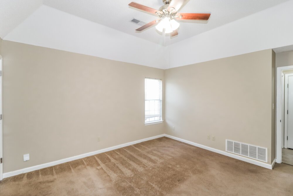 3-Bed Rental on 7091 Ireland Dr photo 10