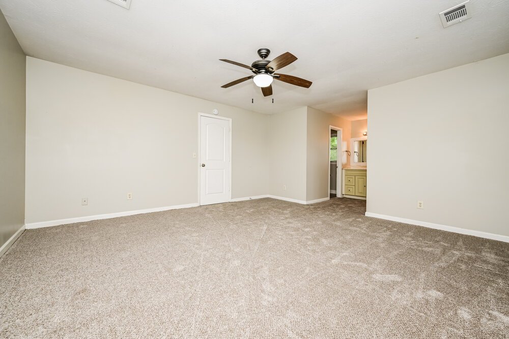 4-Bed Rental on 564 Clubhouse Dr photo 10