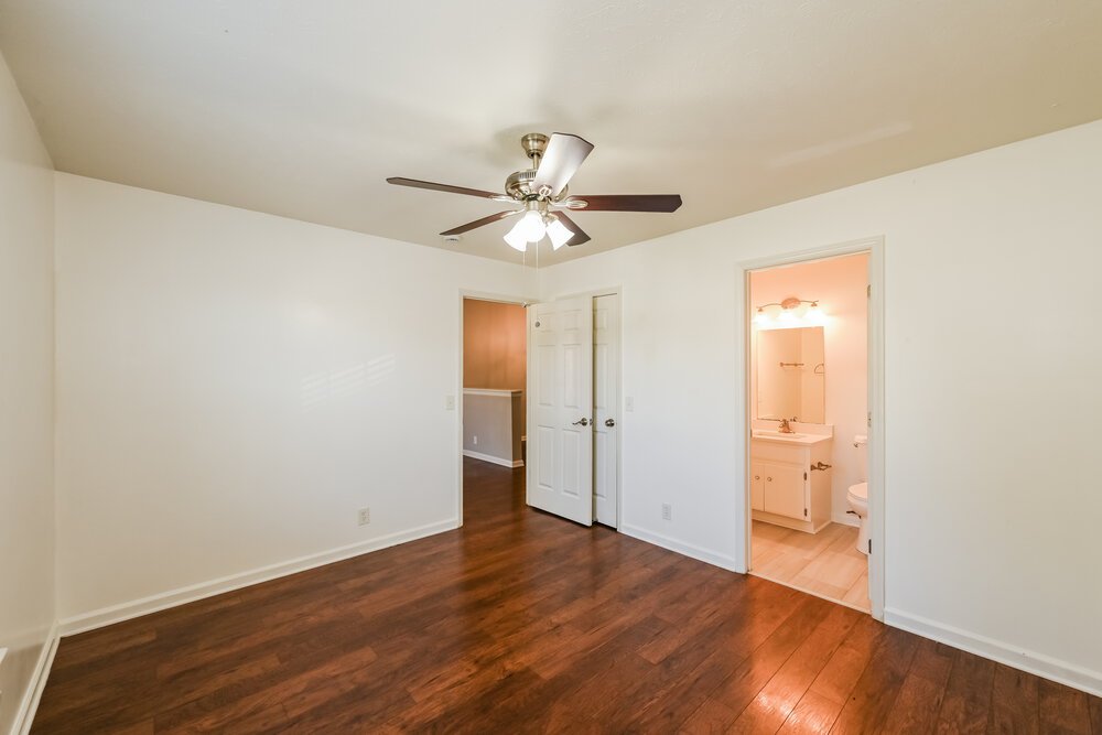 3-Bed Rental on 4936 Deerhaven Dr photo 10