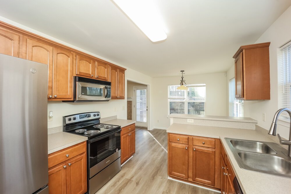 4-Bed Rental on 18 Forrest Ln photo 10