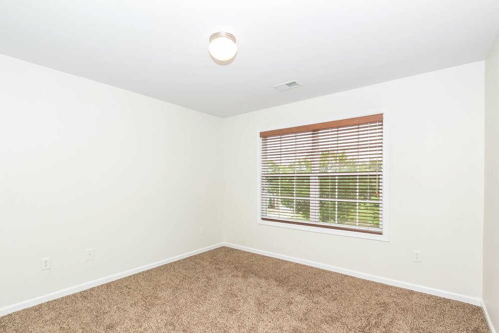 4-Bed Rental on 250 Lantana Dr photo 11