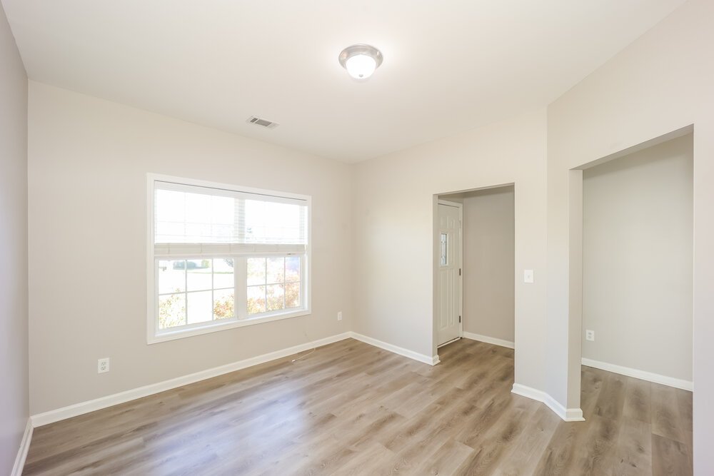 5-Bed Rental on 323 Oakhaven Way photo 11