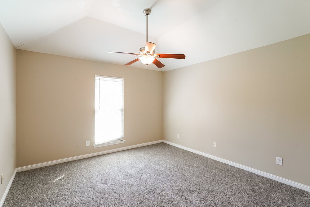3-Bed Rental on 5033 Singing Hills photo 11