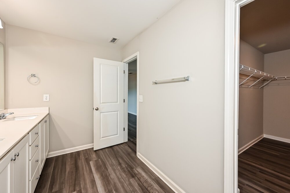 5-Bed Rental on 941 Feldman Chase photo 11
