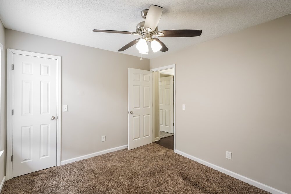 3-Bed Rental on 6620 Shadyview Drive photo 11