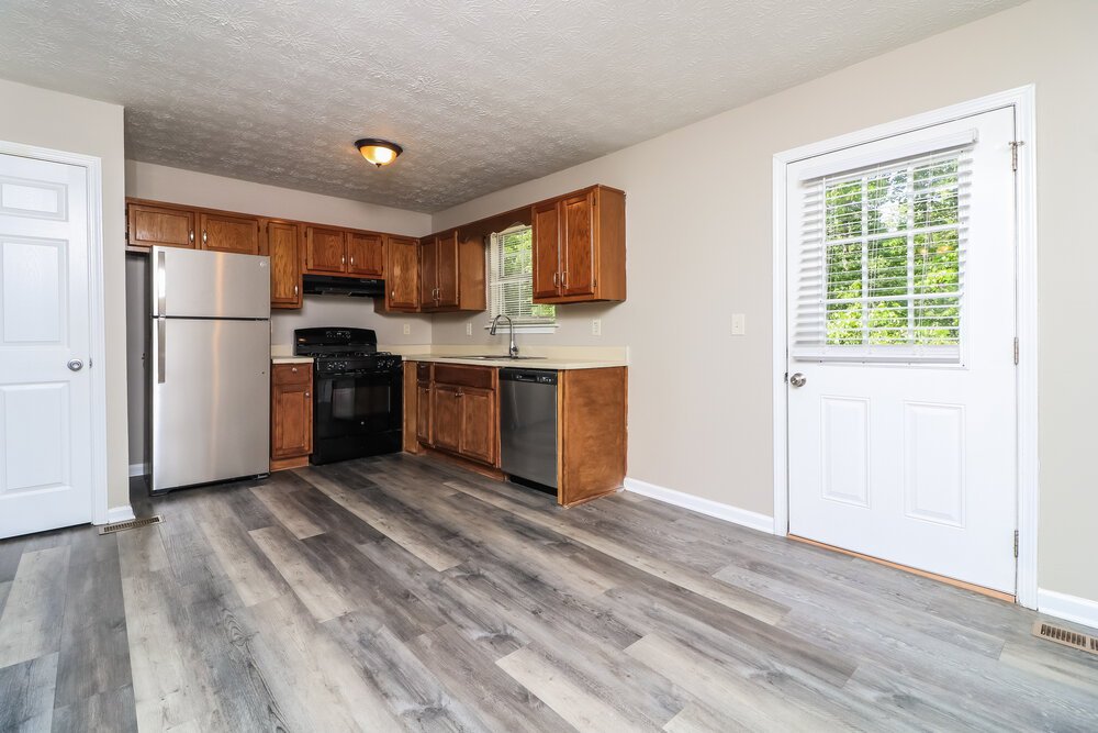 3-Bed Rental on 3884 Welham Green photo 11