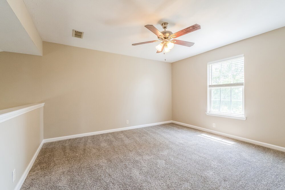 3-Bed Rental on 2006 Zion Ln photo 11