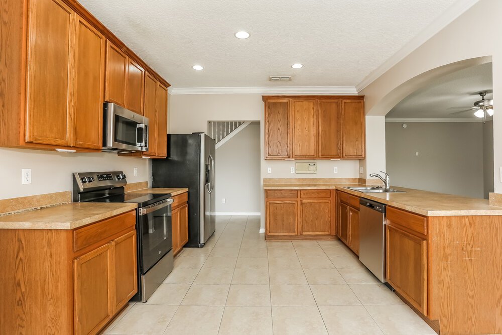 5-Bed Rental on 703 Red Cedar photo 11