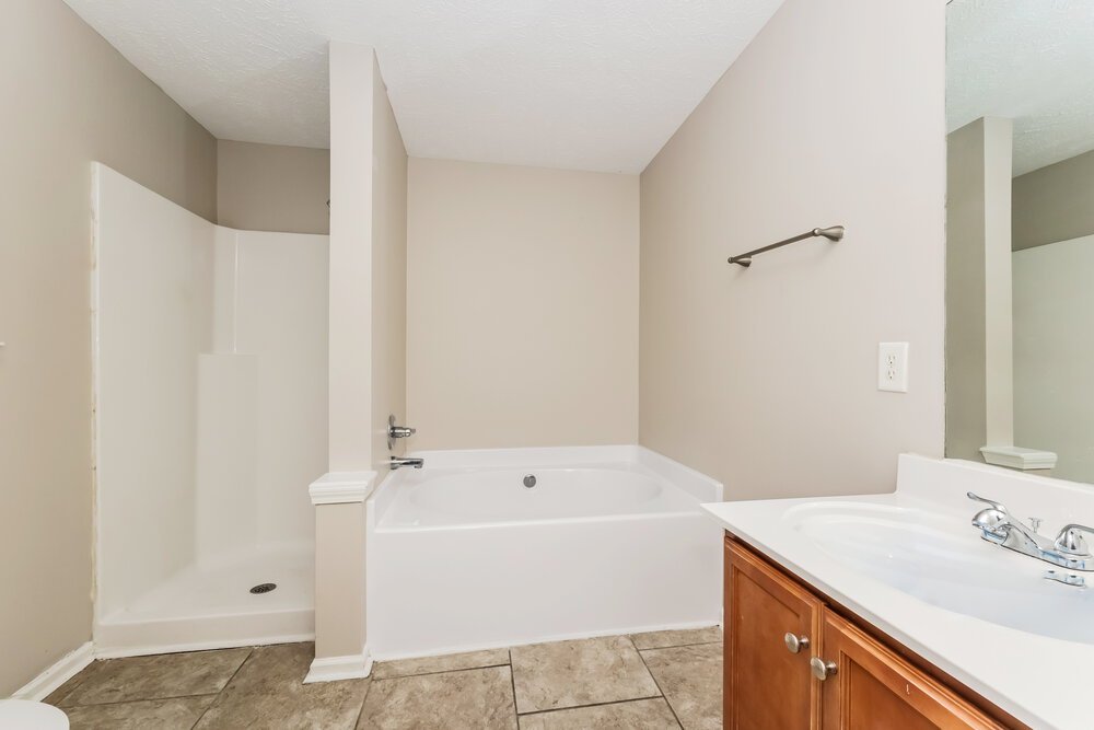 3-Bed Rental on 118 David Bolin photo 11