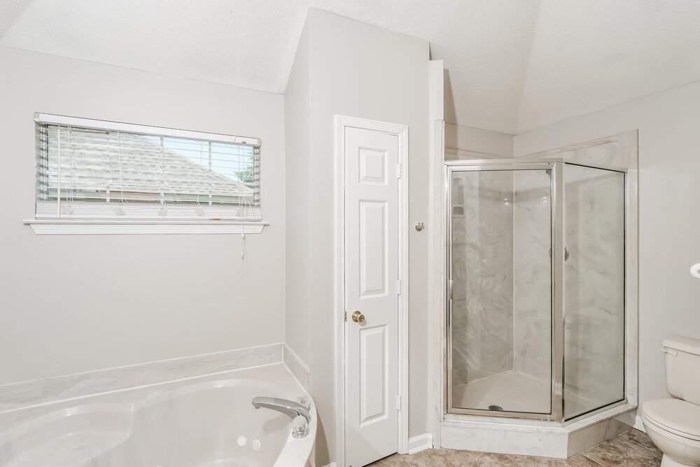 3-Bed Rental on 3846 Walden Meadow photo 11