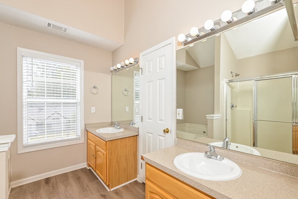 4-Bed Rental on 335 Shadetree Ln photo 11