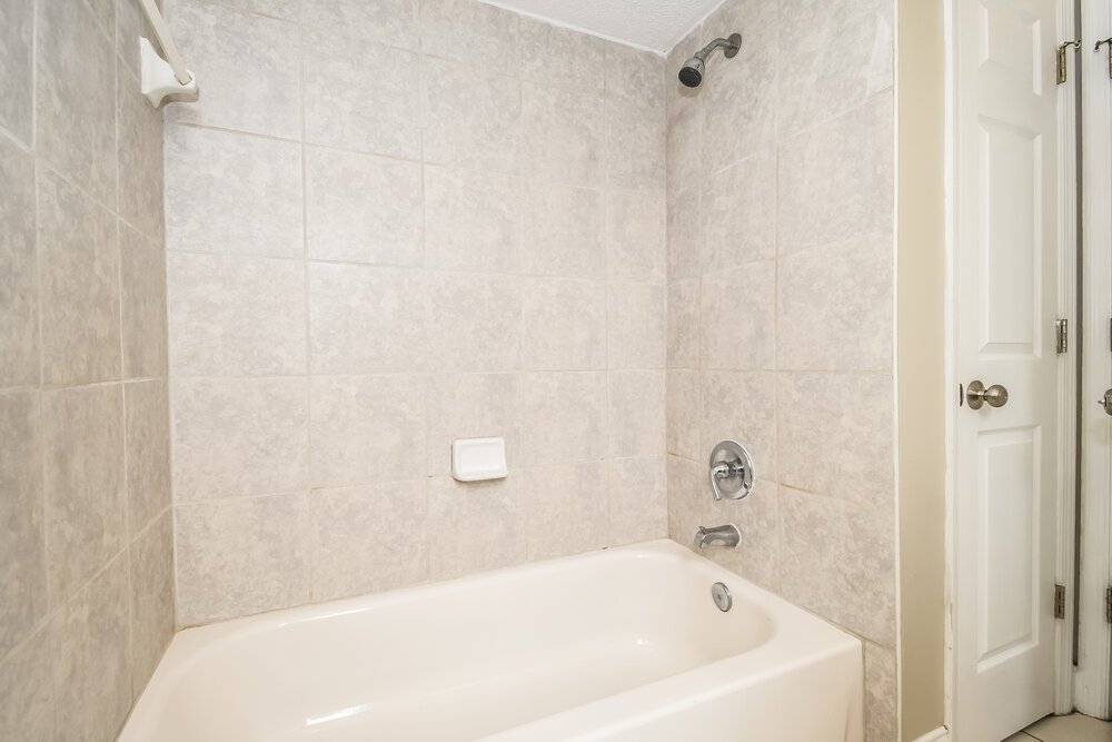 3-Bed Rental on 7711 Collins Ridge photo 11