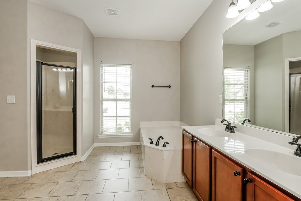 5-Bed Rental on 170 Misty Fields photo 11