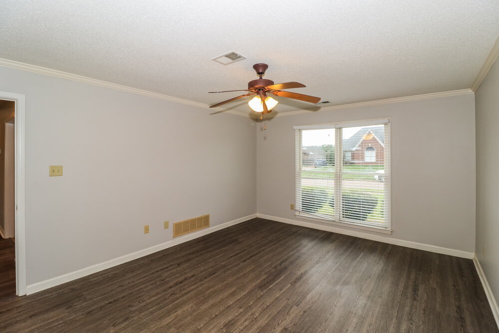4-Bed Rental on 5053 Winberry St photo 11