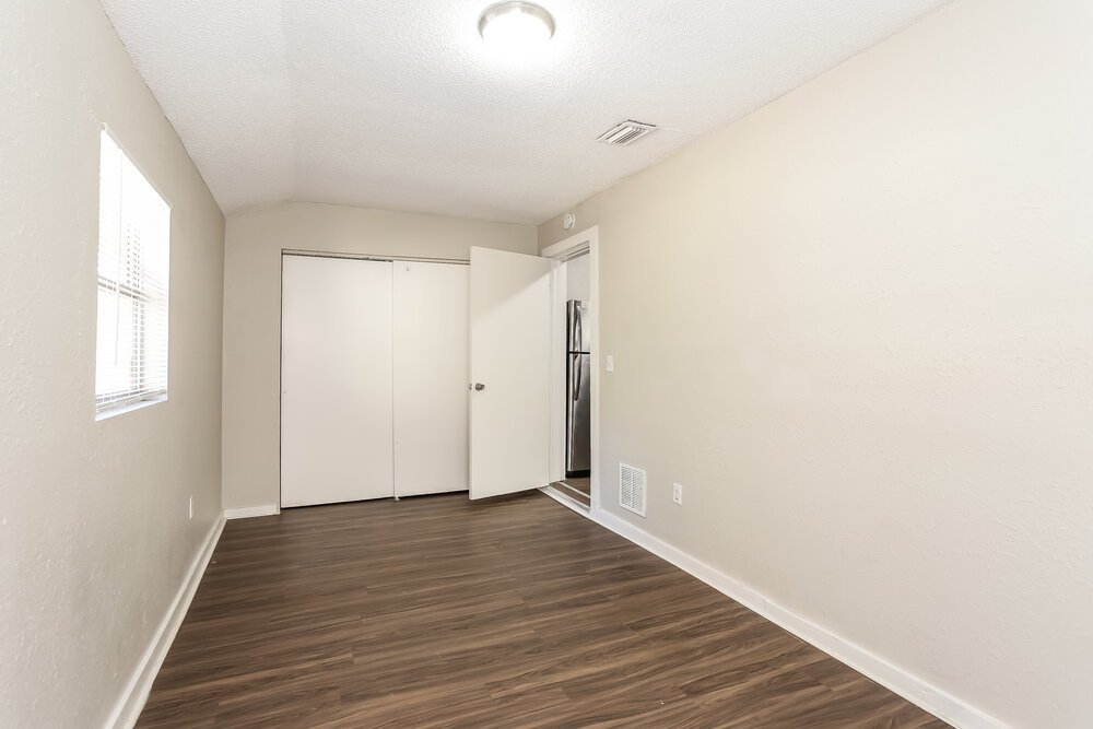 4-Bed Rental on 2839 Spring Park photo 11