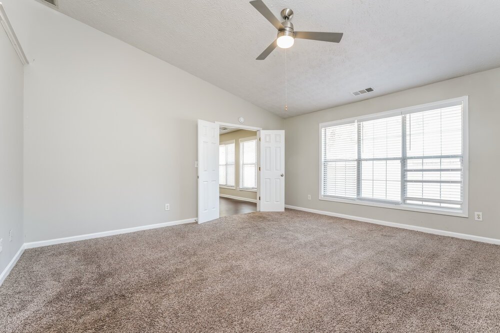 4-Bed Rental on 920 Glen Oaks photo 11