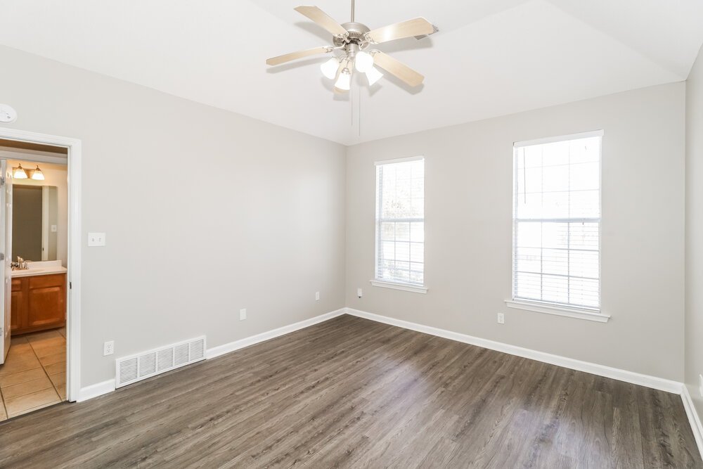 3-Bed Rental on 10093 Woodland Hills photo 11