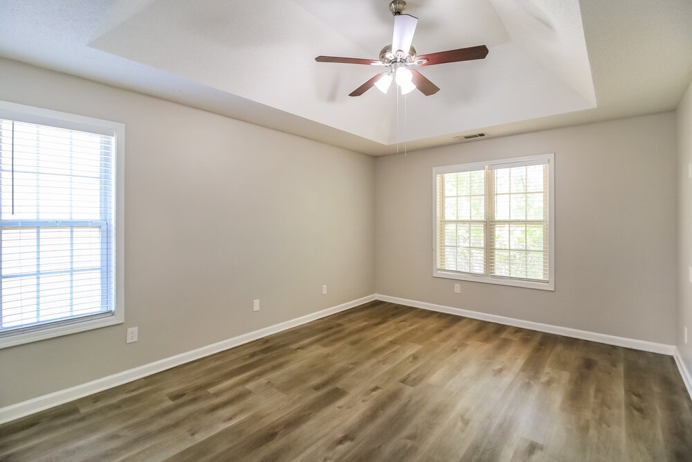 4-Bed Rental on 915 Castlerock Way photo 11