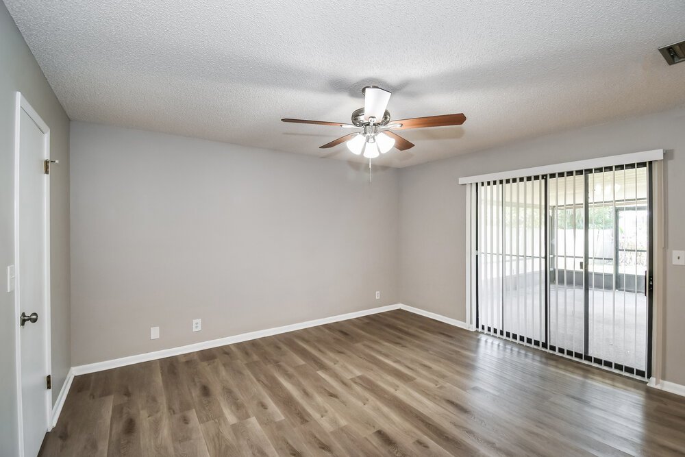3-Bed Rental on 7152 Holiday Hill photo 11