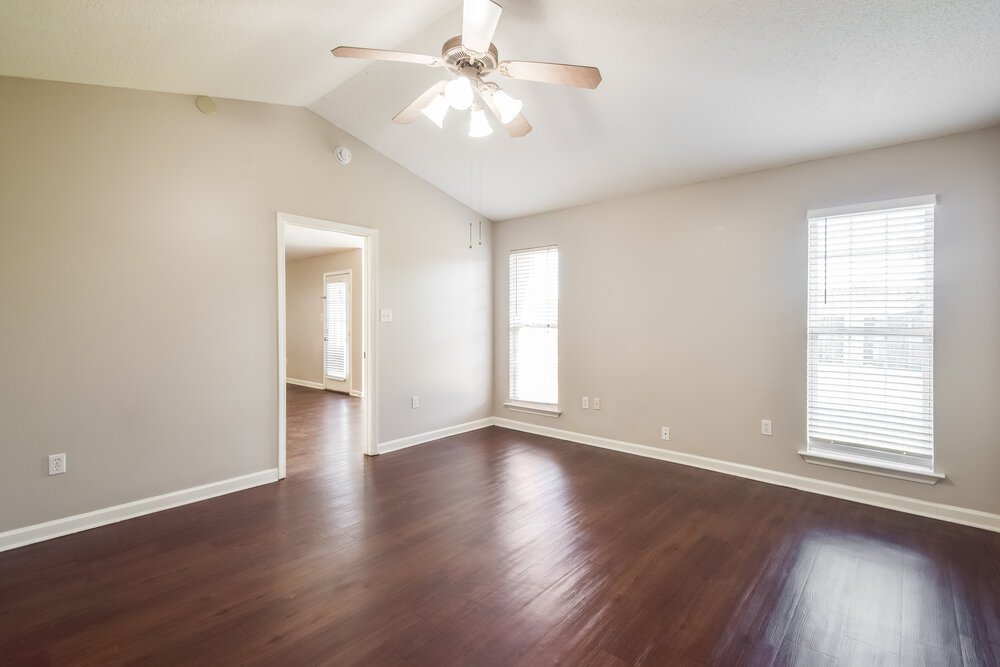 3-Bed Rental on 1708 Cherry Creek photo 11