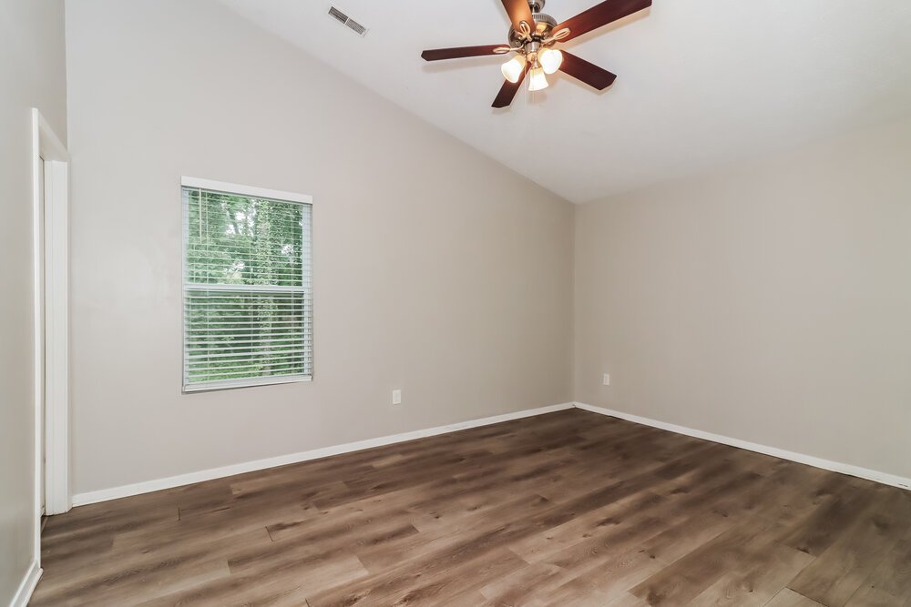 3-Bed Rental on 876 Highland Ter photo 11