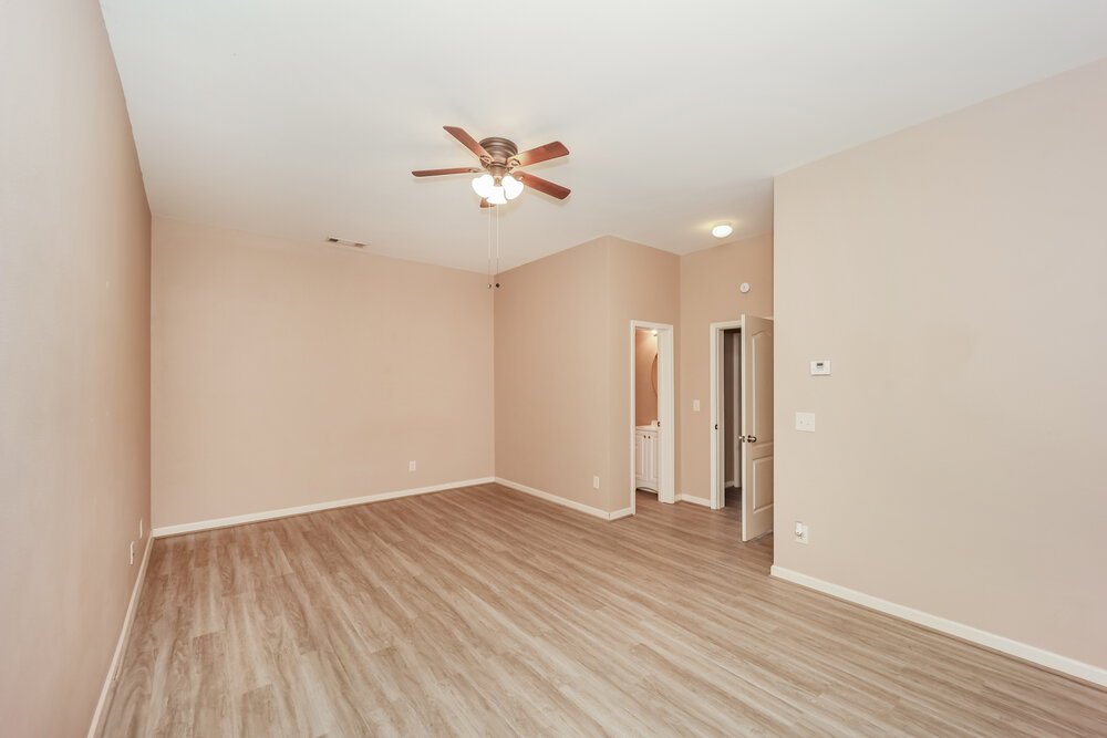4-Bed Rental on 18 Forrest Ln photo 11