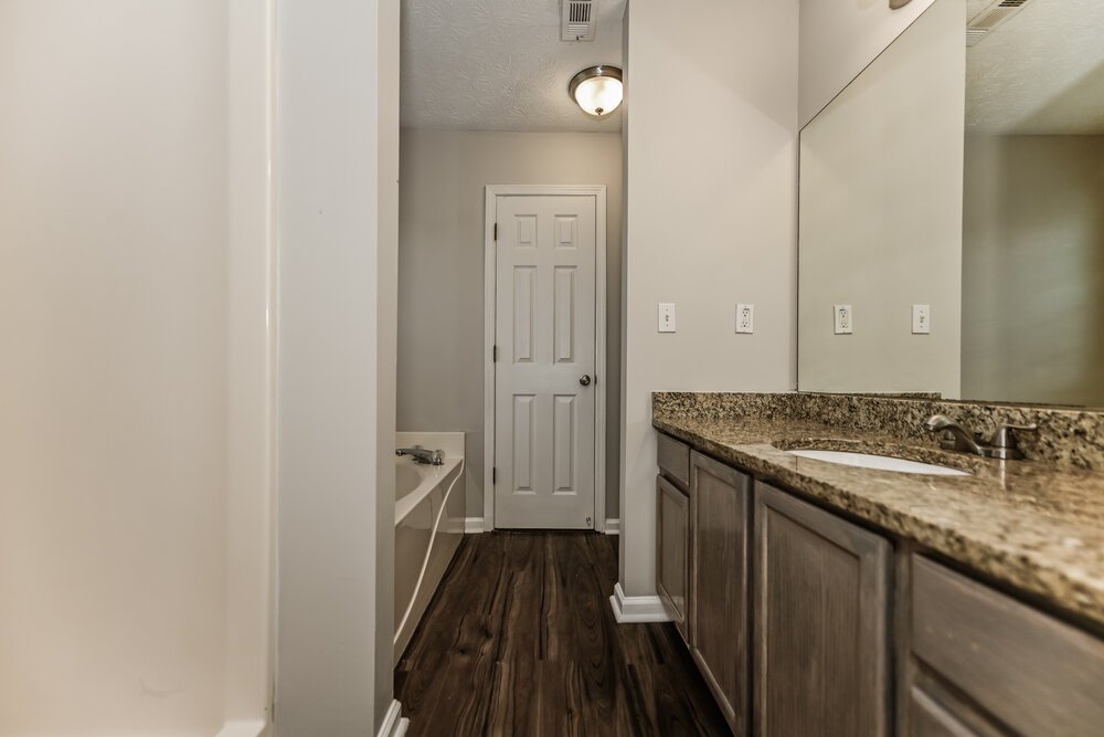 3-Bed Rental on 337 Autumn Lake photo 11
