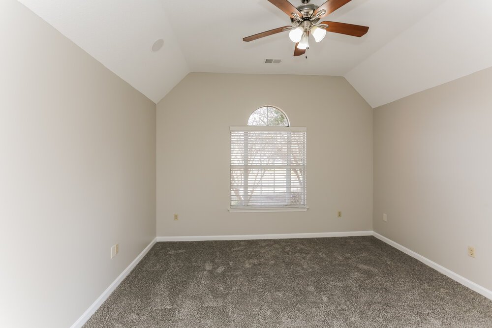 3-Bed Rental on 6688 Ross Manor photo 11