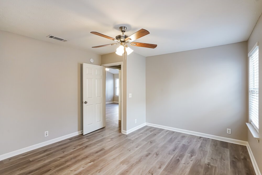 3-Bed Rental on 7016 S Hampton photo 11
