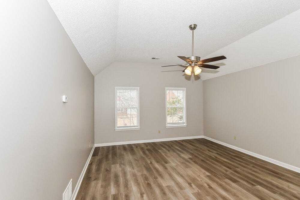 3-Bed Rental on 2236 Oak Hollow photo 11