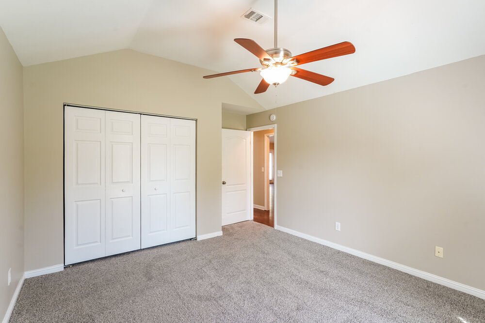 3-Bed Rental on 5033 Singing Hills photo 12