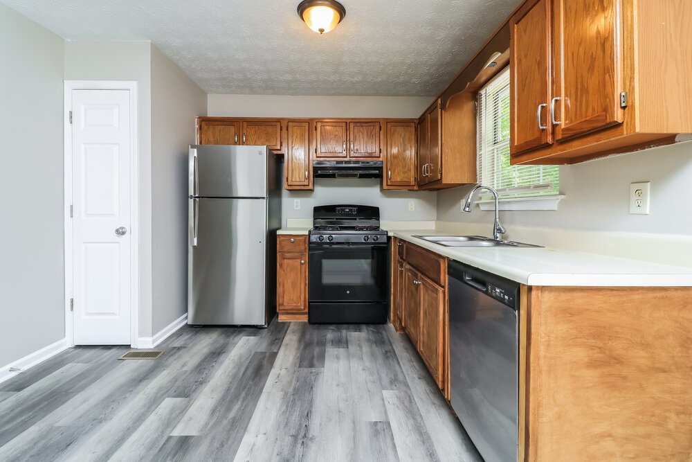3-Bed Rental on 3884 Welham Green photo 12