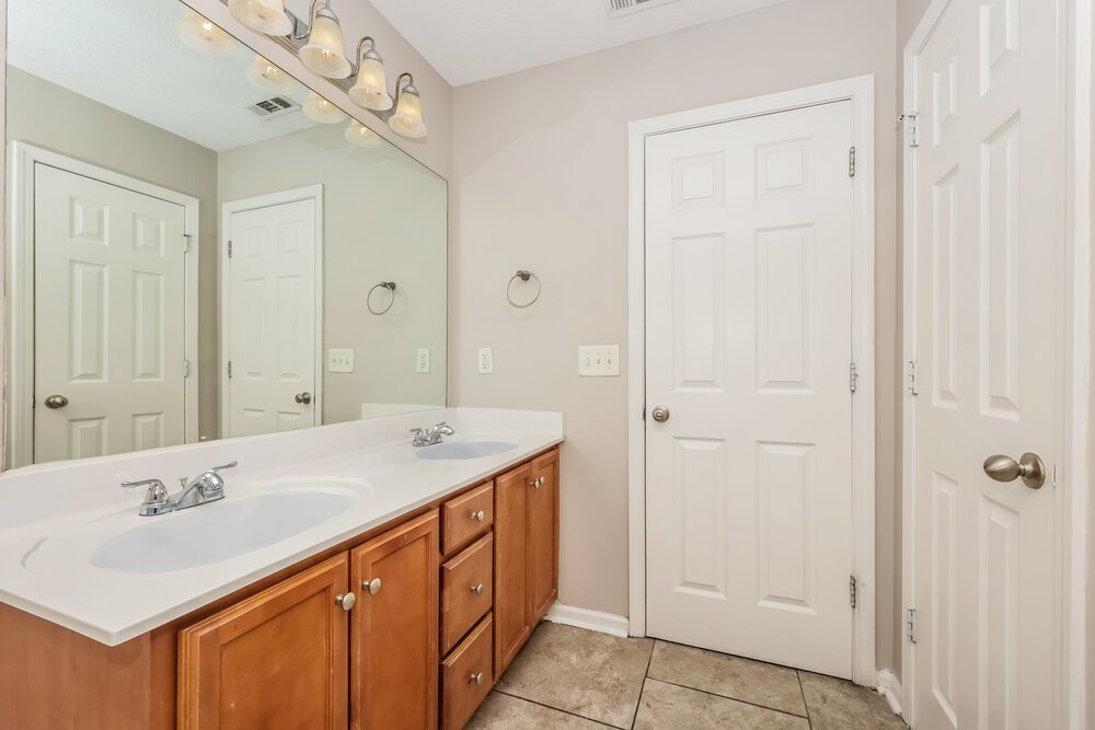 3-Bed Rental on 118 David Bolin photo 12