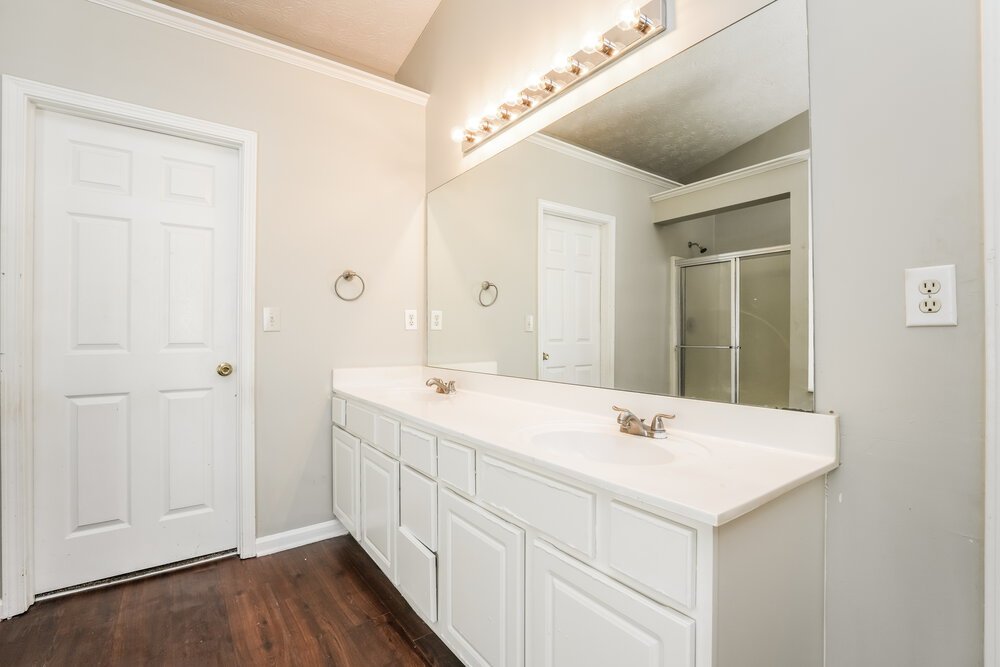 4-Bed Rental on 920 Glen Oaks photo 12