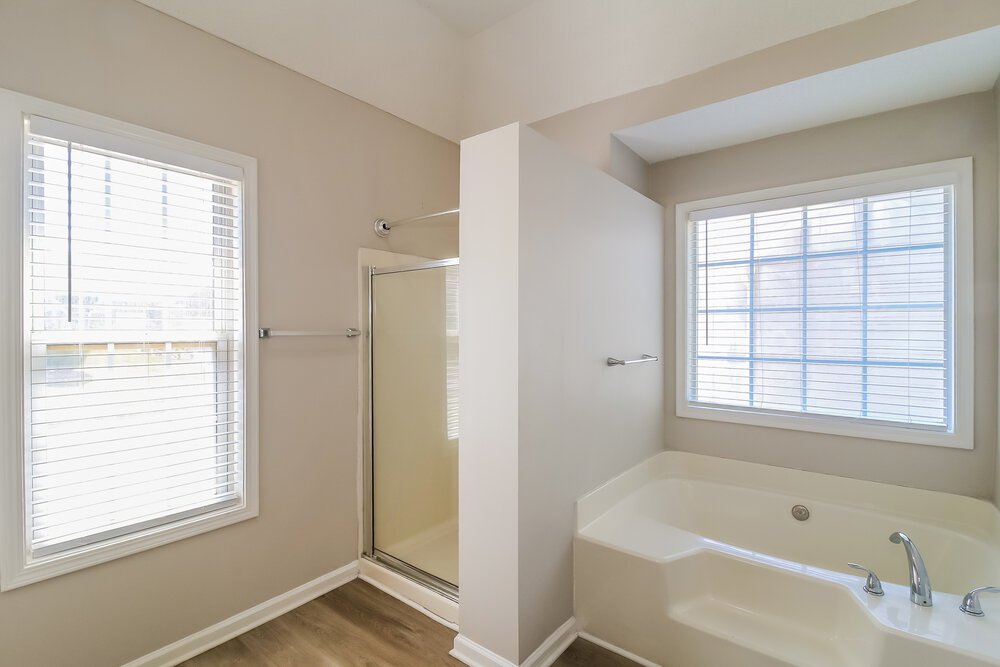 4-Bed Rental on 915 Castlerock Way photo 12