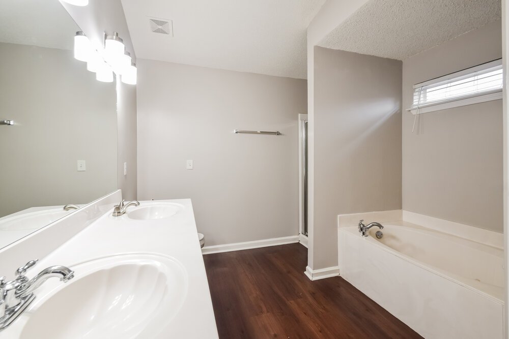3-Bed Rental on 1708 Cherry Creek photo 12