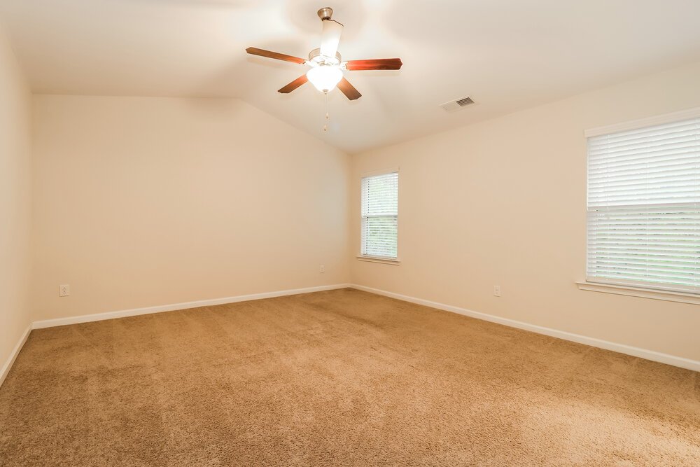 4-Bed Rental on 386 Darbys Run photo 12